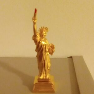 Estee Lauder Statue Of Liberty Hinged Box